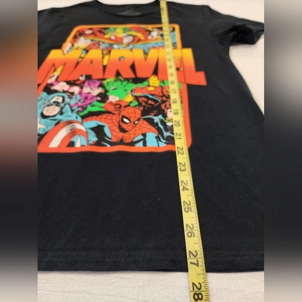 Marvel Men's Black and Multicolored Avengers Graphic T-Shirt, sz SM